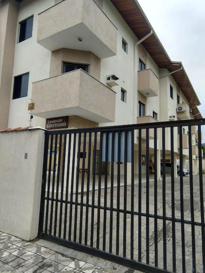 Apartamento Ubatuba, Itagua, Bem Localizado, Duas Vagas De Garagem ภายนอก รูปภาพ